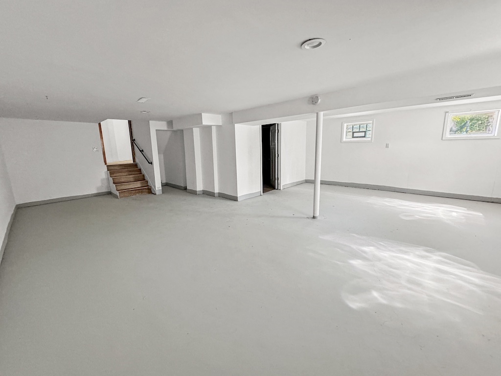 15831 Trumbull Avenue Markham, IL 60428 - Photo 17 of 25 a view of an empty room