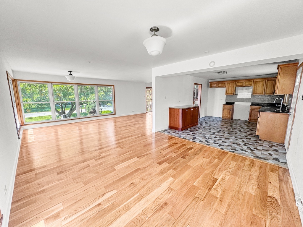 15831 Trumbull Avenue Markham, IL 60428 - Photo 7 of 25