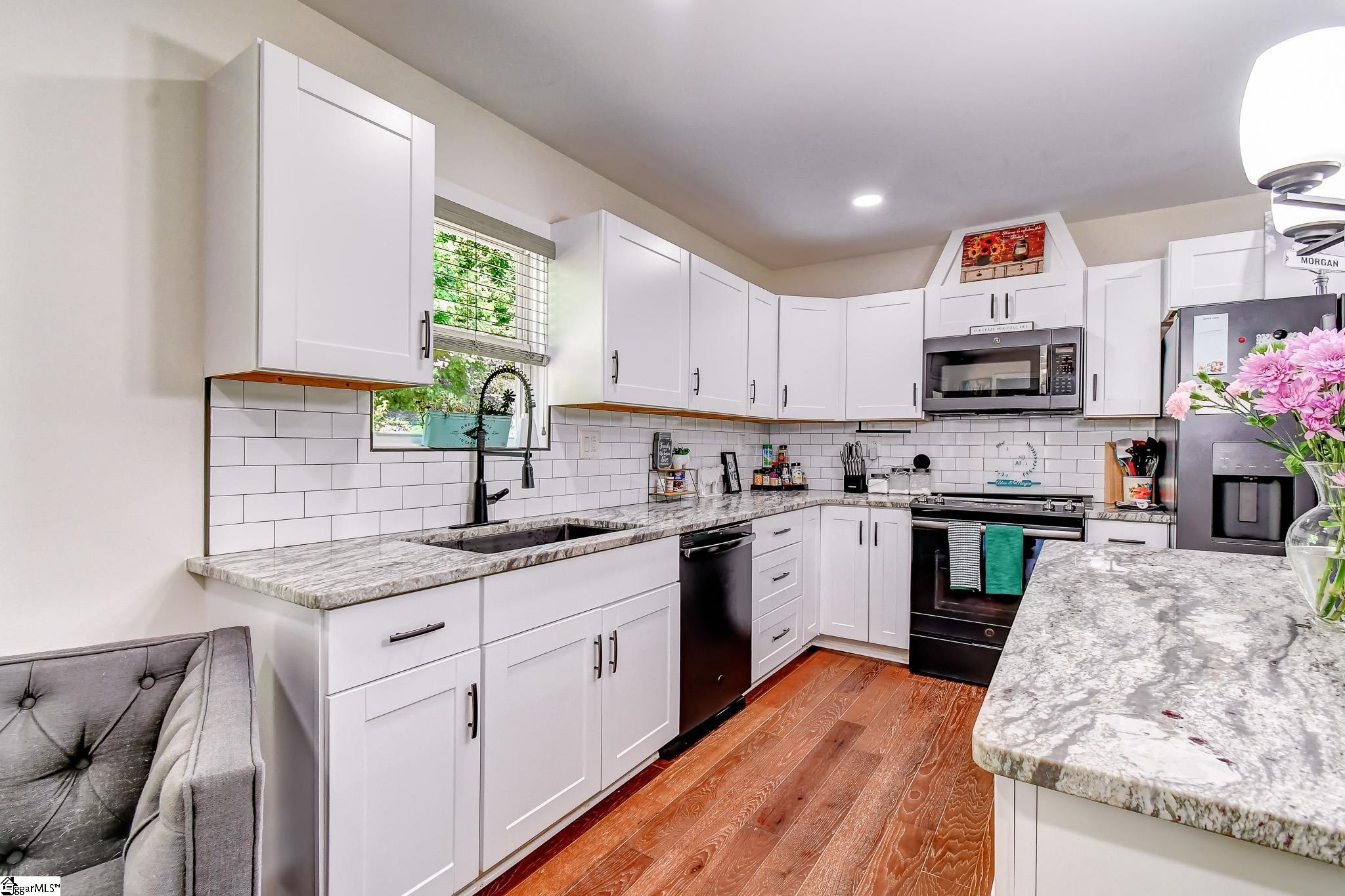 115 Albert Street Landrum, SC 29356 - Photo 4 of 37