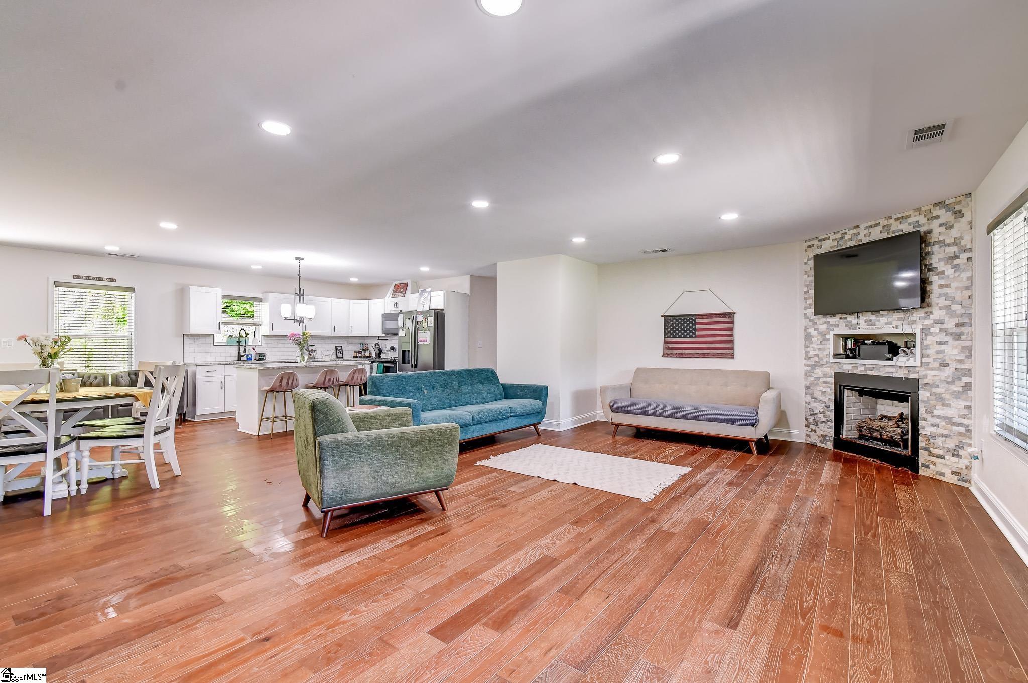 115 Albert Street Landrum, SC 29356 - Photo 6 of 37