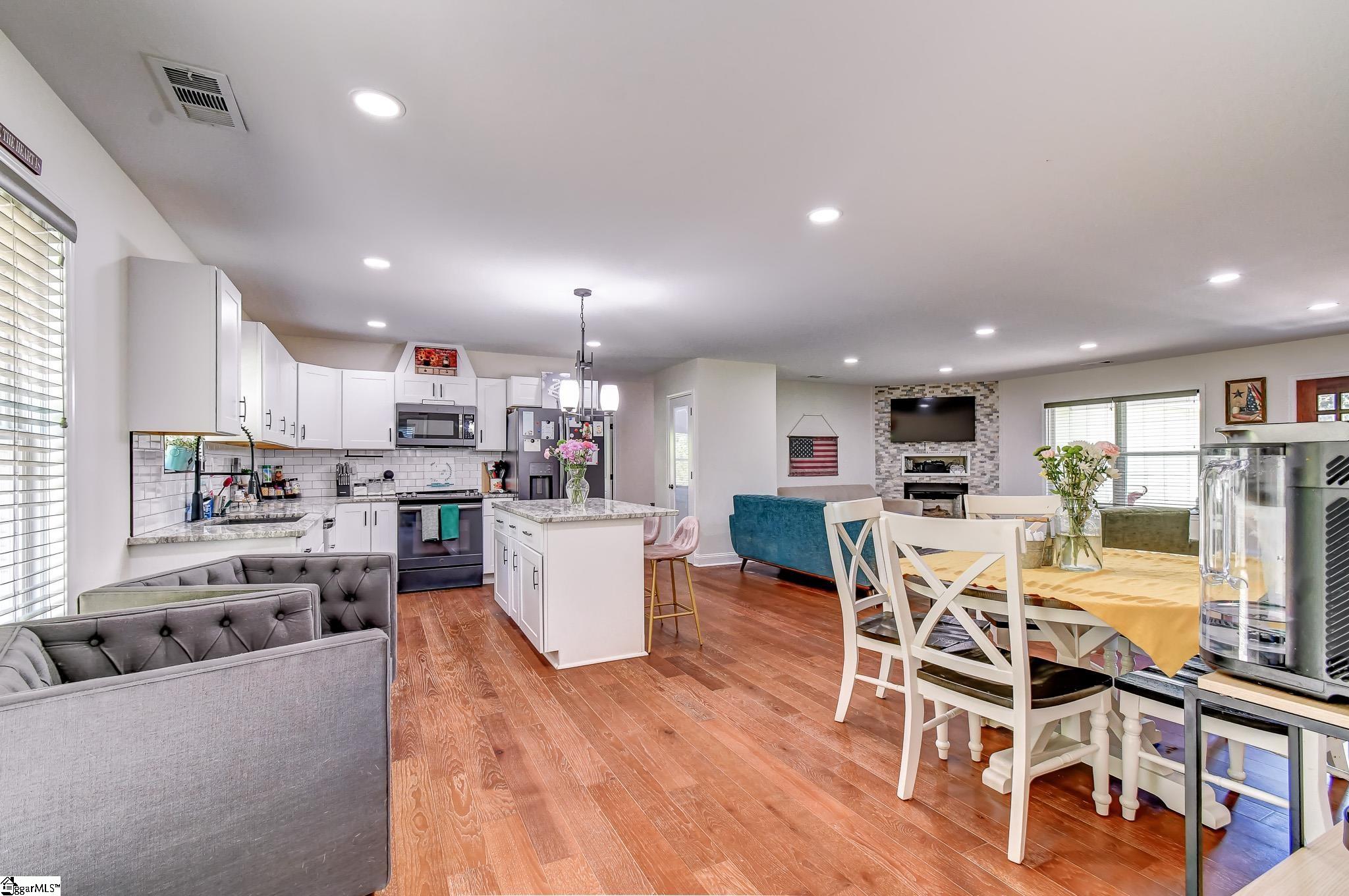 115 Albert Street Landrum, SC 29356 - Photo 7 of 37