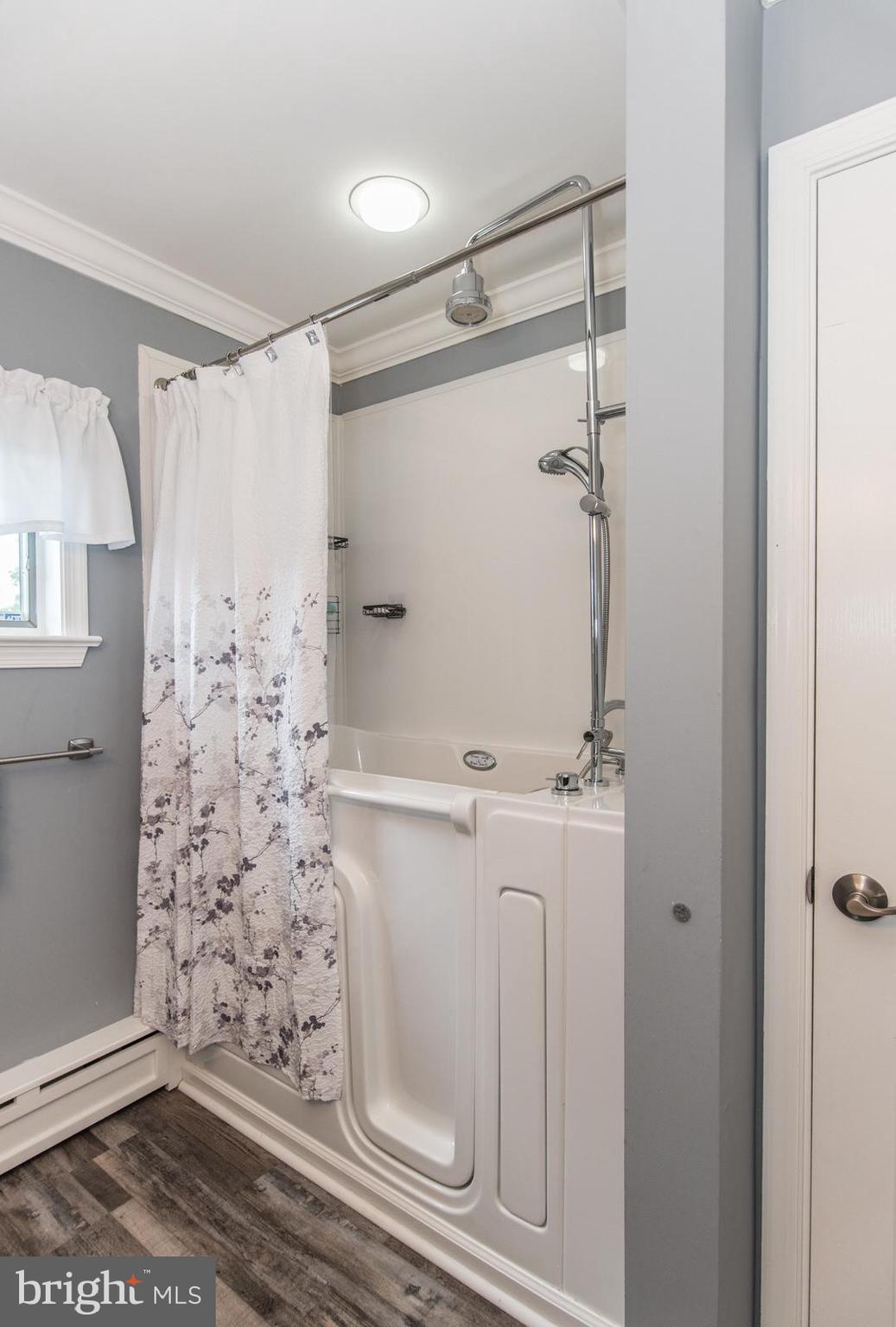518 Stewart Road Hatboro, PA 19040 - Photo 79 of 103 Jacuzzi Tub