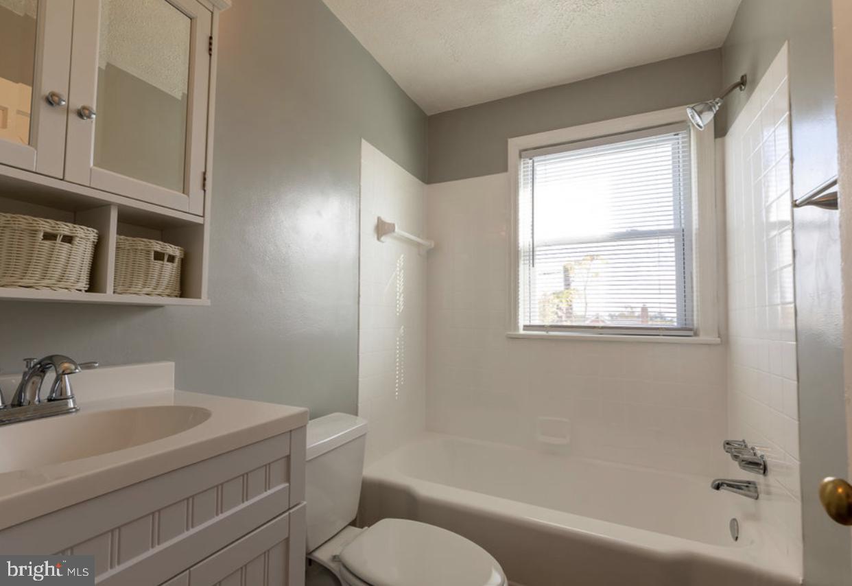 1609 Northbourne Road Baltimore, MD 21239 - Photo 23 of 33 2nd floor full bath