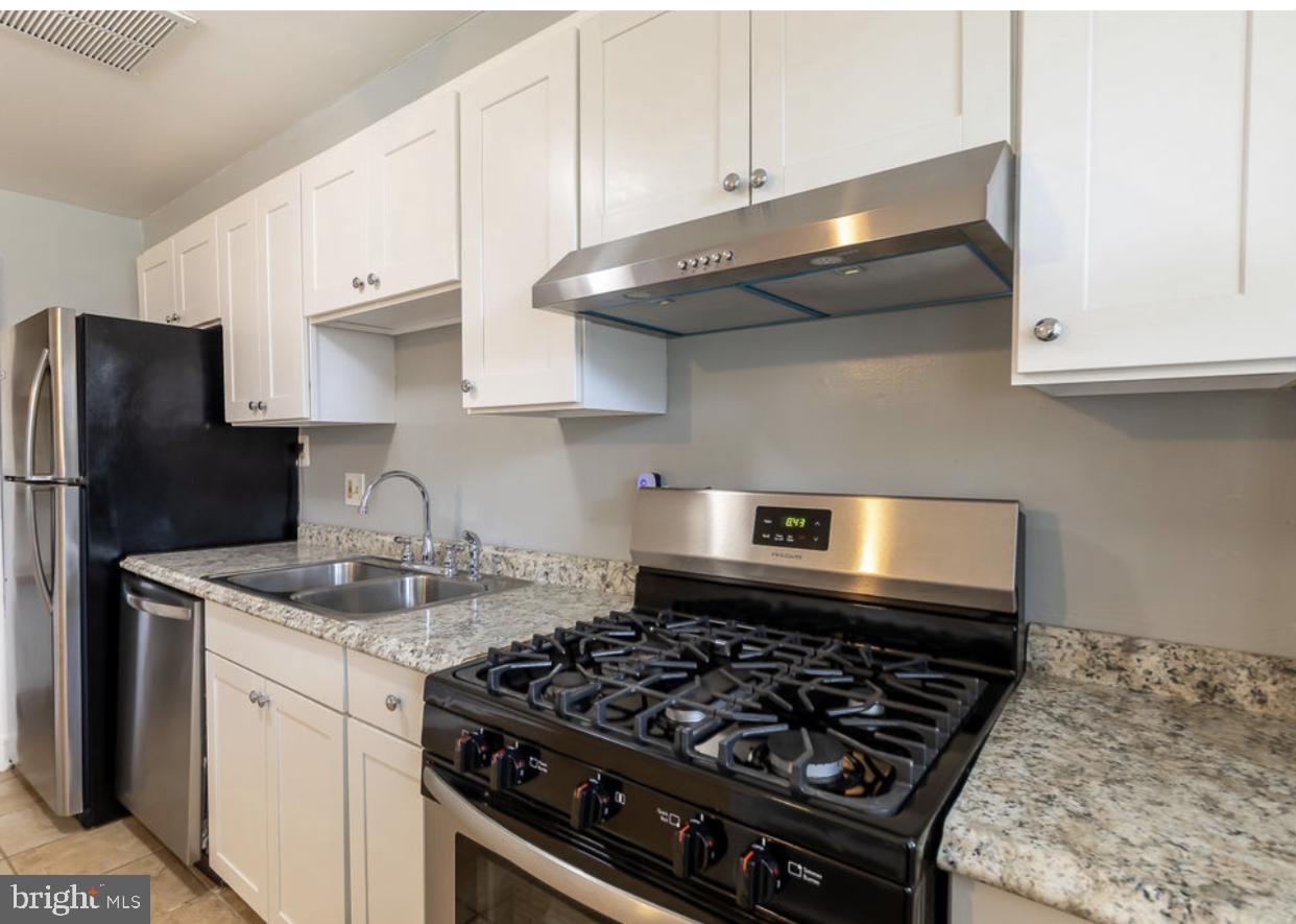 1609 Northbourne Road Baltimore, MD 21239 - Photo 28 of 33 Updated Beautiful kitchen