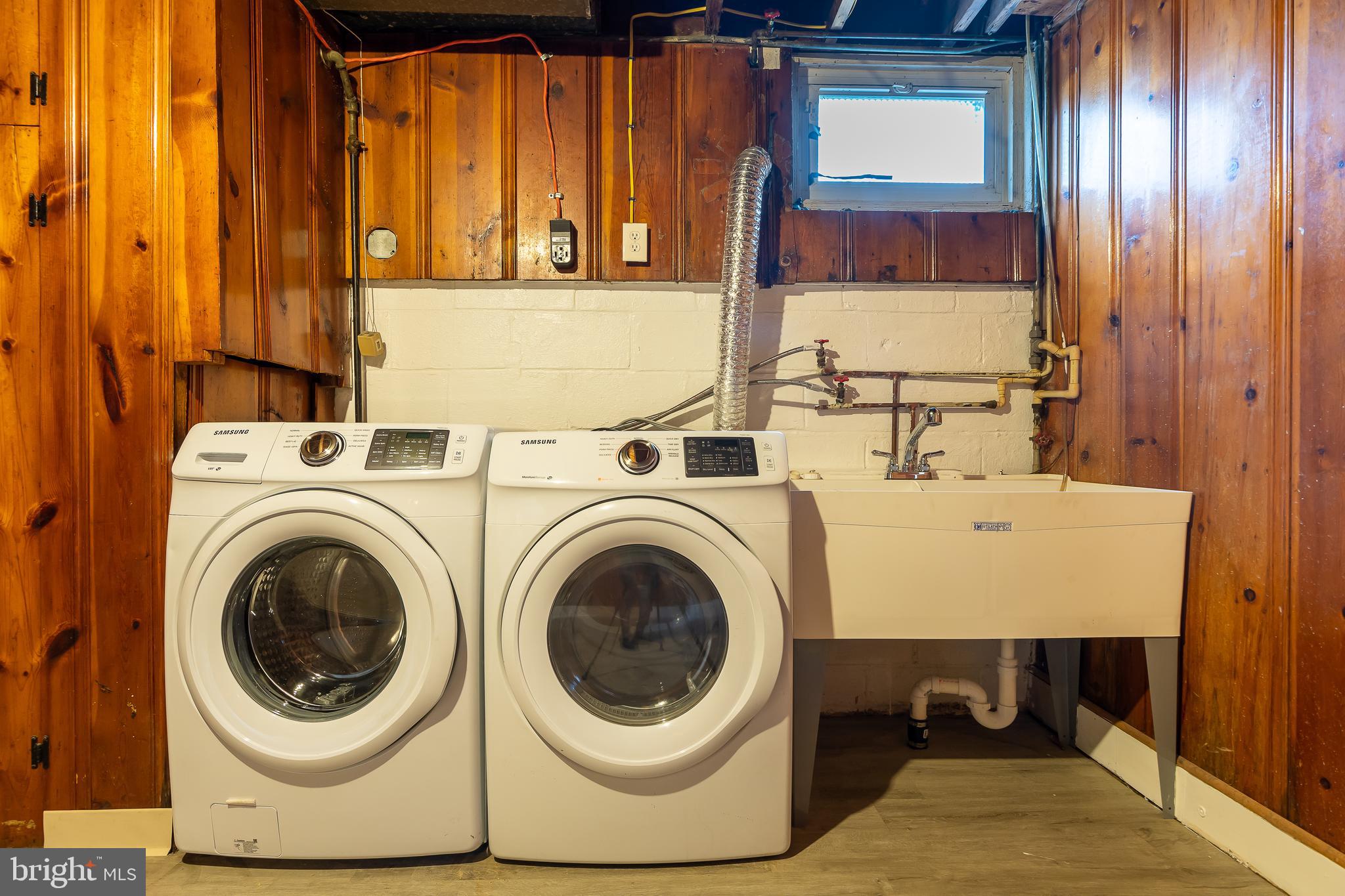 1609 Northbourne Road Baltimore, MD 21239 - Photo 29 of 33 Large Laundry room