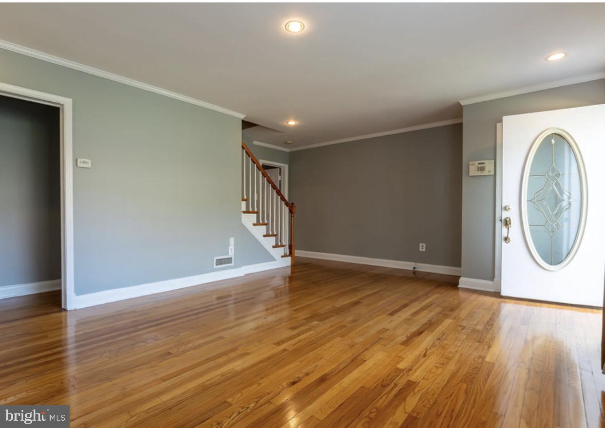 1609 Northbourne Road Baltimore, MD 21239 - Photo 5 of 33 Living Room
