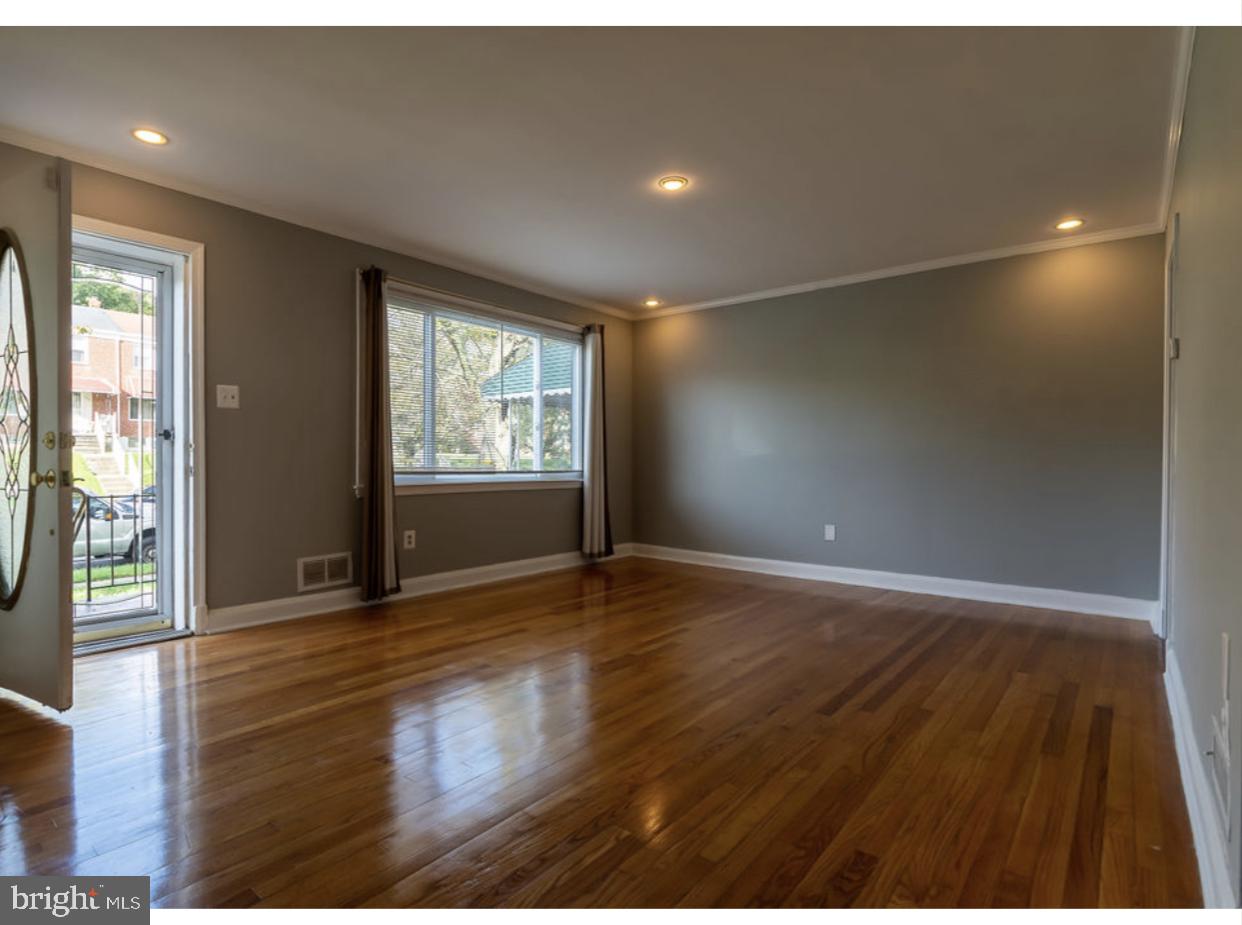 1609 Northbourne Road Baltimore, MD 21239 - Photo 6 of 33 Spacious Living room