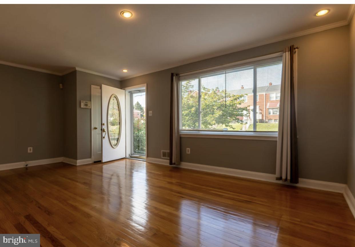 1609 Northbourne Road Baltimore, MD 21239 - Photo 7 of 33 Living room