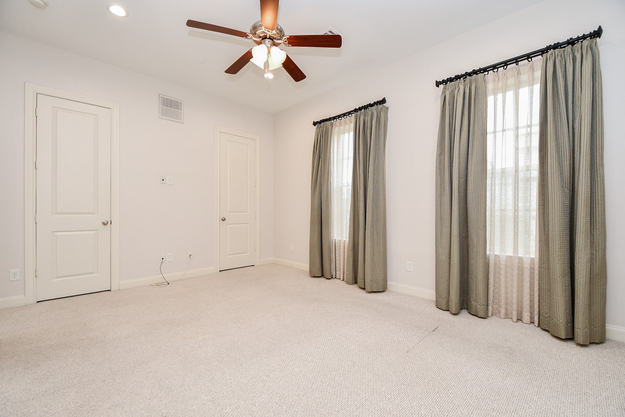709 Delano Street Houston, TX 77003 - Photo 13 of 36 an empty room with windows and fan