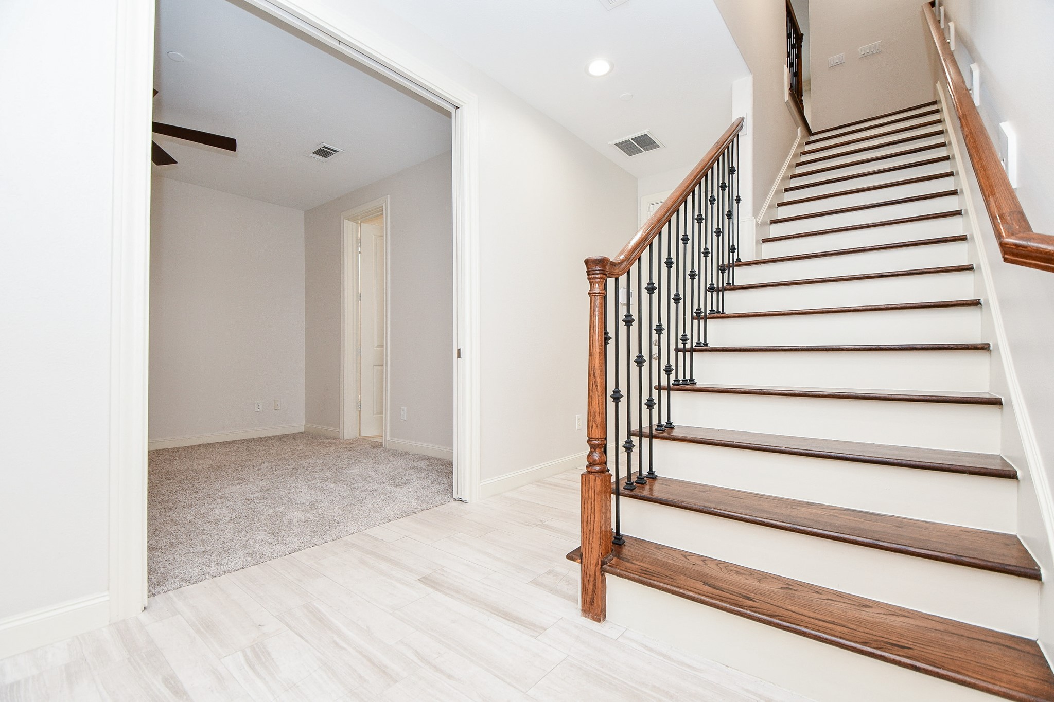 709 Delano Street Houston, TX 77003 - Photo 5 of 36 a view of entryway