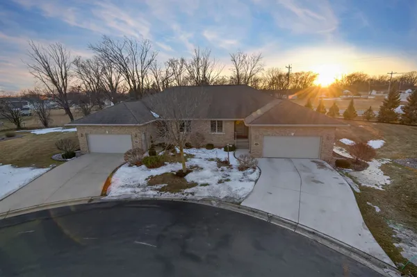 $389,900 | 1127 Princess Dove Circle, De Pere, WI 54115
