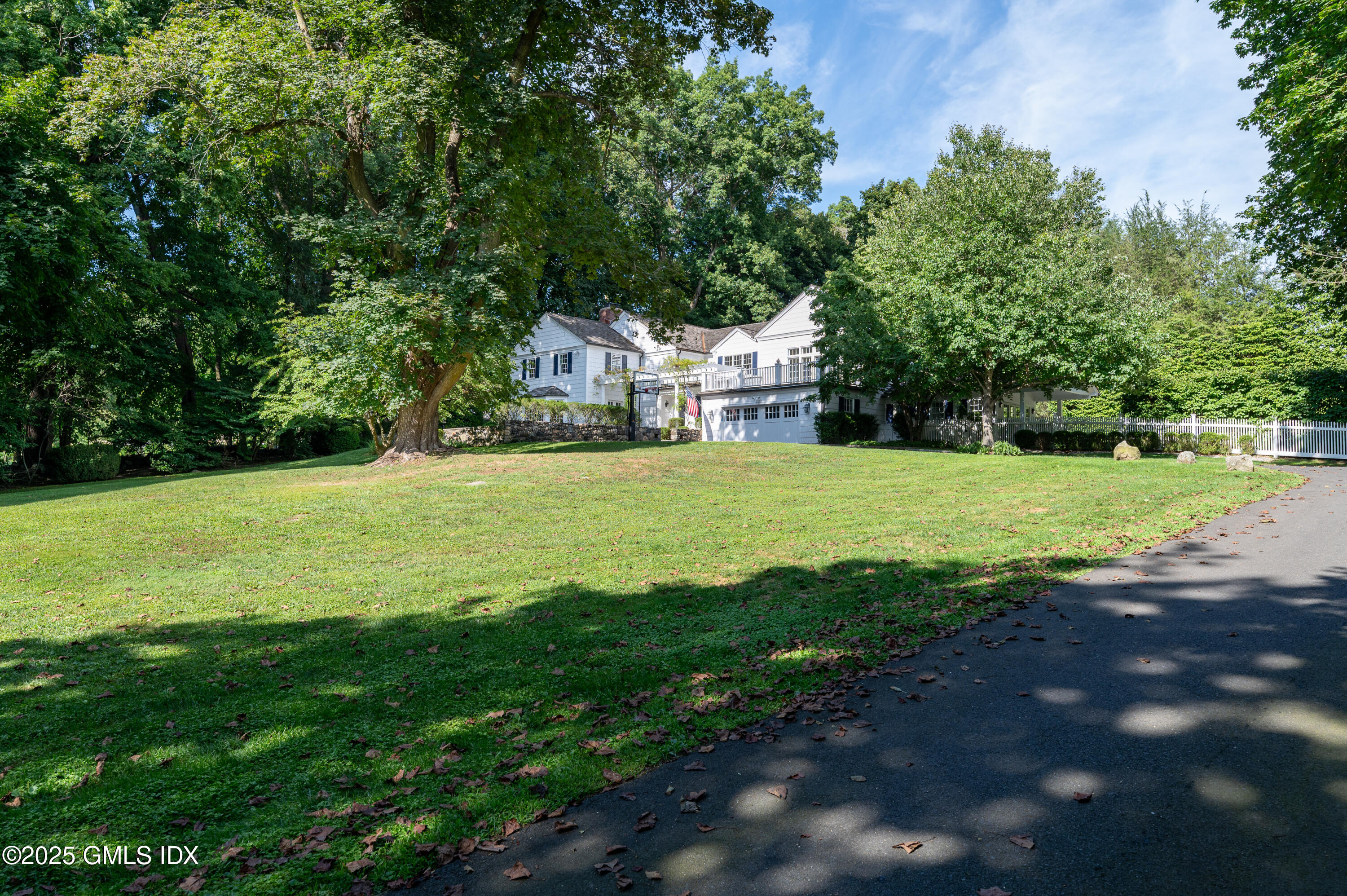40 Ridgeview Avenue Greenwich, CT 06830 - Photo 2 of 38 a view of a field with a trees in the background