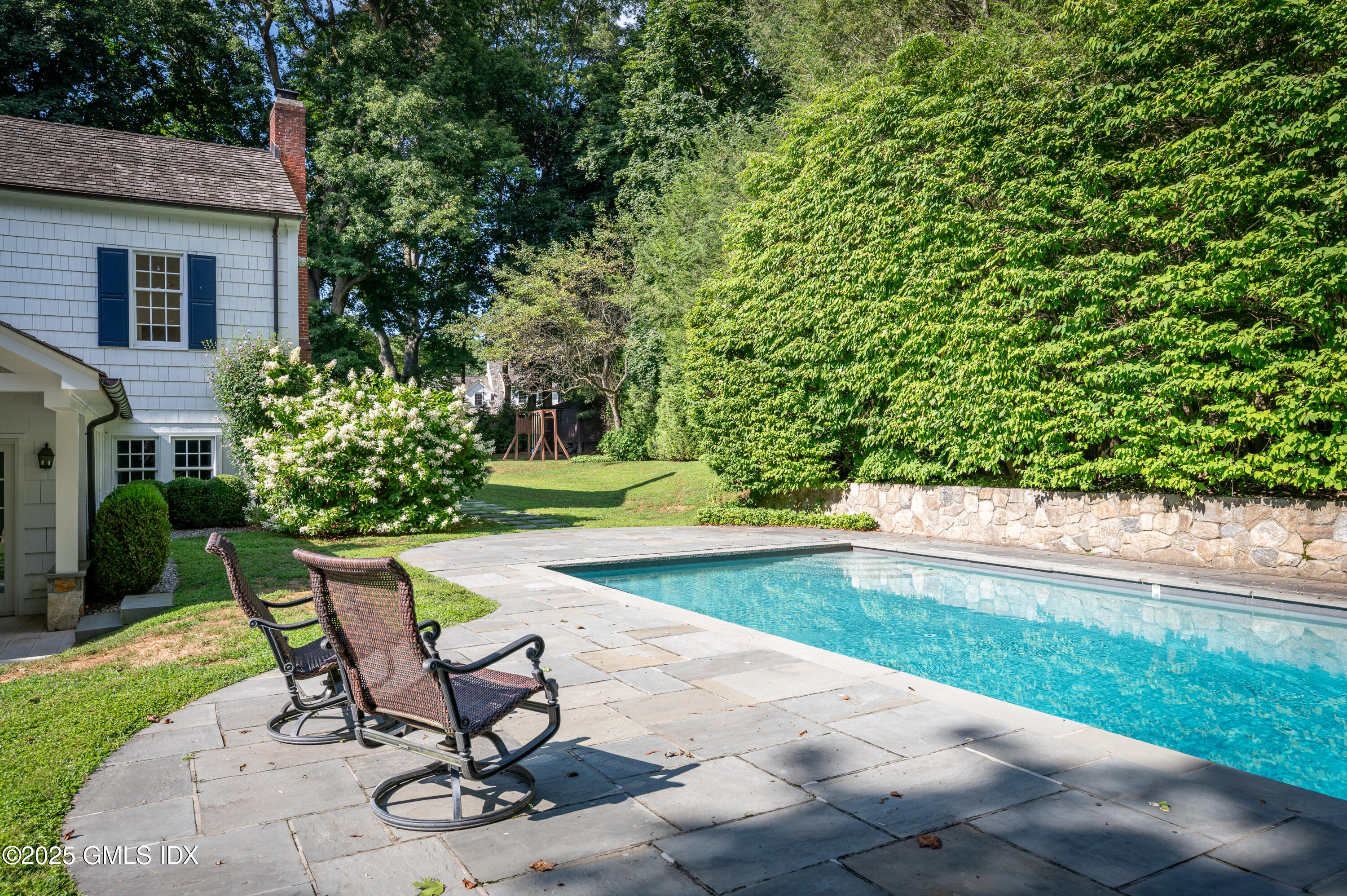 40 Ridgeview Avenue Greenwich, CT 06830 - Photo 31 of 38 a view of a backyard with sitting area