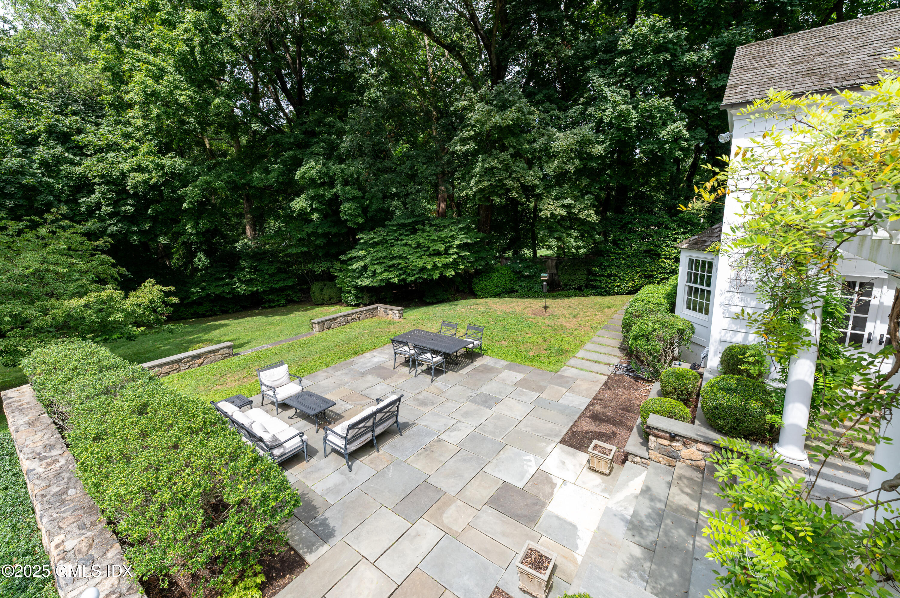 40 Ridgeview Avenue Greenwich, CT 06830 - Photo 32 of 38 a view of a backyard with plants and garden