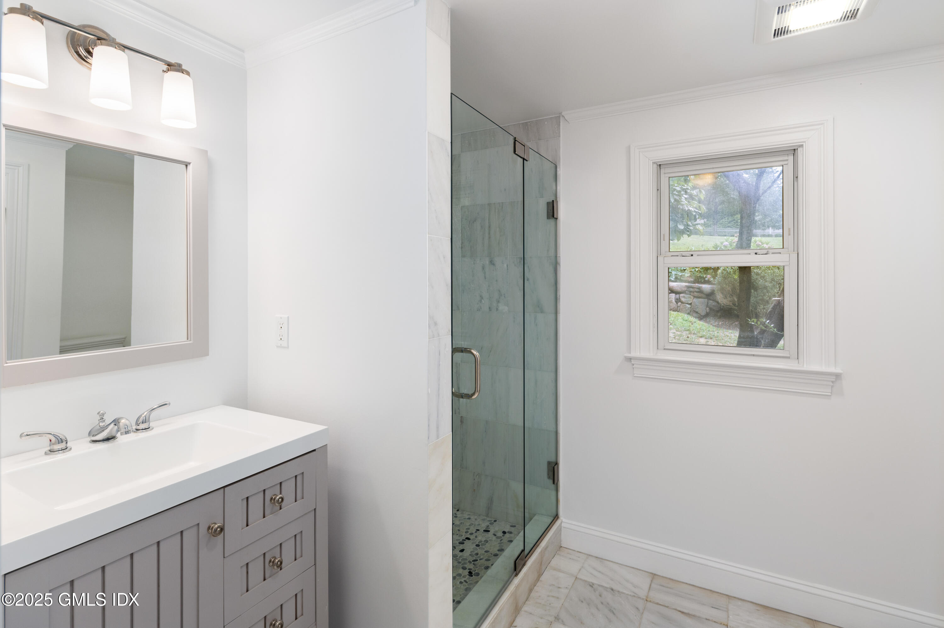 40 Ridgeview Avenue Greenwich, CT 06830 - Photo 36 of 38 a bathroom with a sink a vanity and a mirror