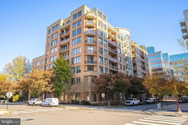 $4,200 | 3625 10th Street North, Unit 211, Arlington, VA 22201