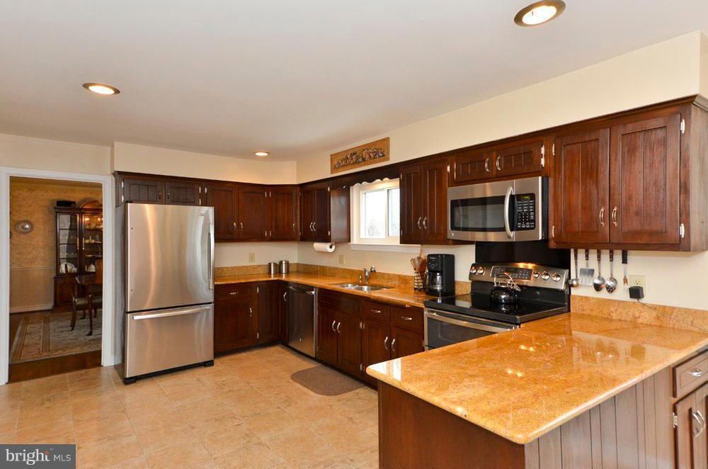 6309 Buffalo Ridge Road Falls Church, VA 22044 - Photo 8 of 27 Kitchen