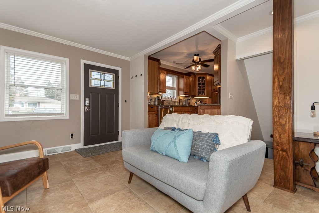 952 Lander Road Cleveland, OH 44143 - Photo 4 of 34