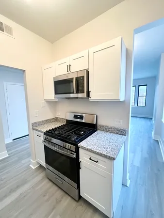 $1,800 | 2258 South Sacramento Avenue, Unit 2B, Chicago, IL 60623