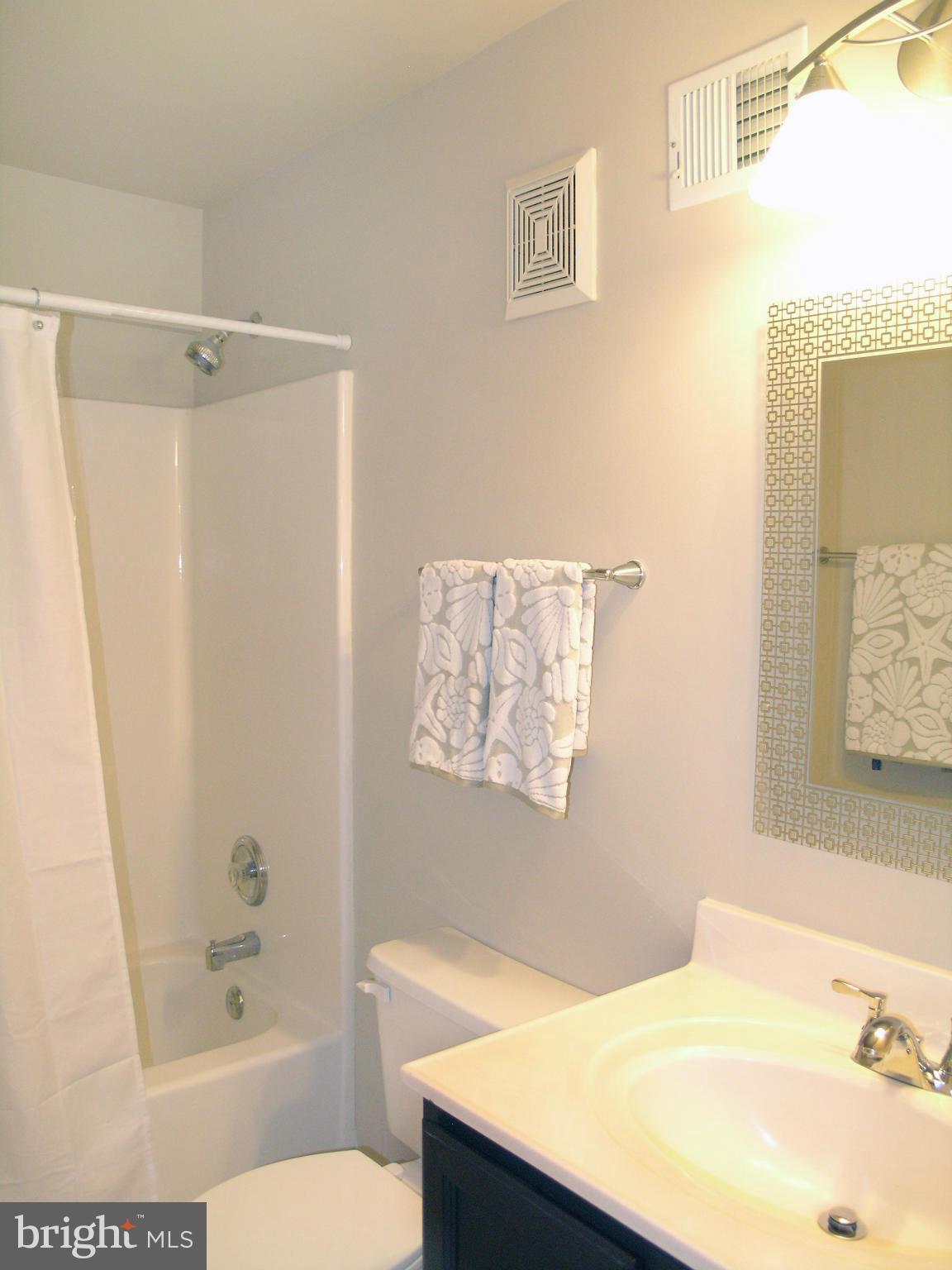 1560 Trails Edge Lane Reston, VA 20194 - Photo 24 of 30 Full Bath