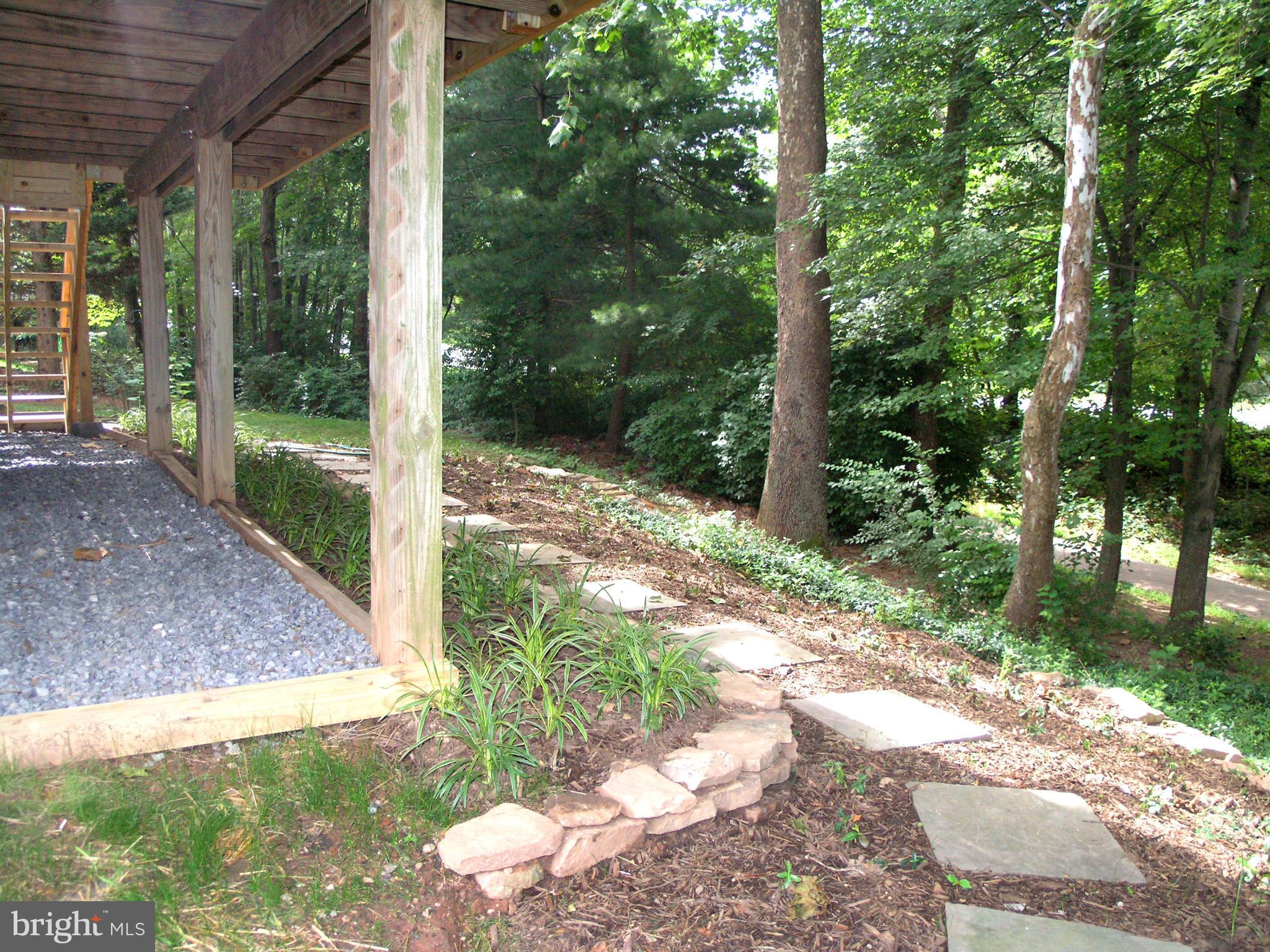 1560 Trails Edge Lane Reston, VA 20194 - Photo 27 of 30 Backyard