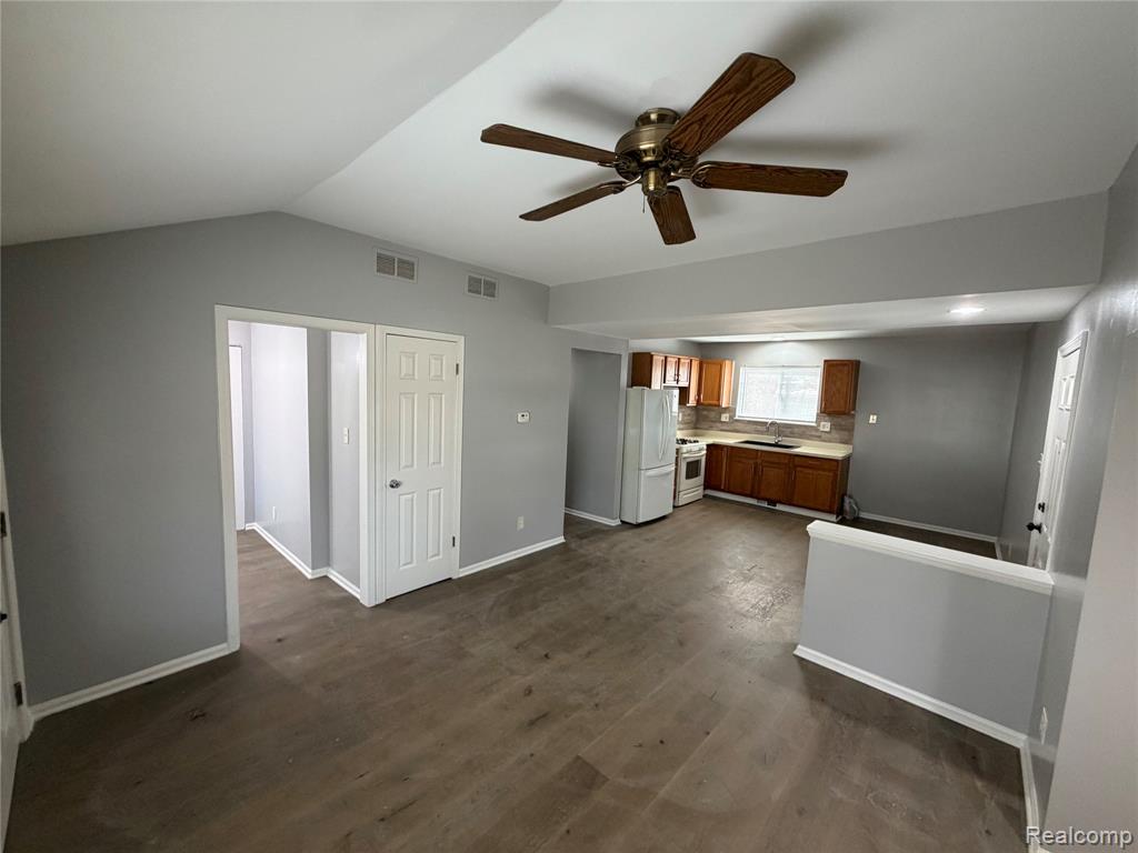 19445 Inkster Road Livonia, MI 48152 - Photo 4 of 16