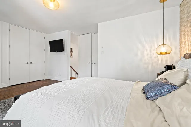 $885,000 | 1674 Chimney House Road, Reston, VA 20190