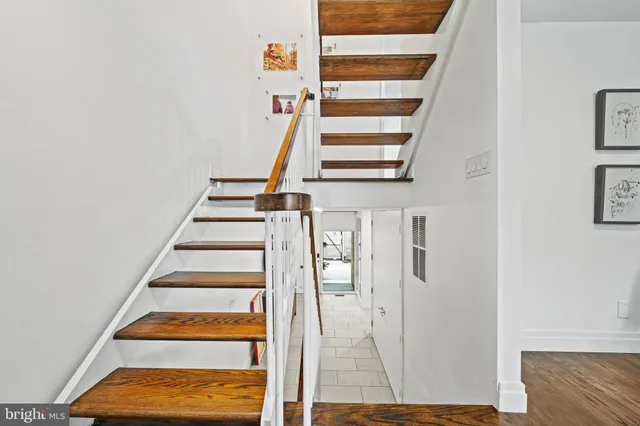 $885,000 | 1674 Chimney House Road, Reston, VA 20190