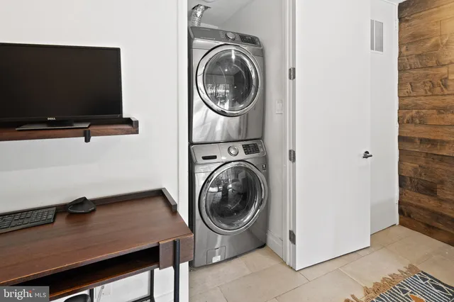 $885,000 | 1674 Chimney House Road, Reston, VA 20190