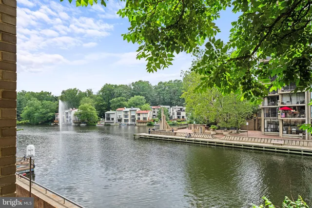 $885,000 | 1674 Chimney House Road, Reston, VA 20190