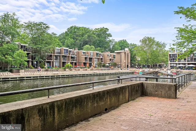 $885,000 | 1674 Chimney House Road, Reston, VA 20190