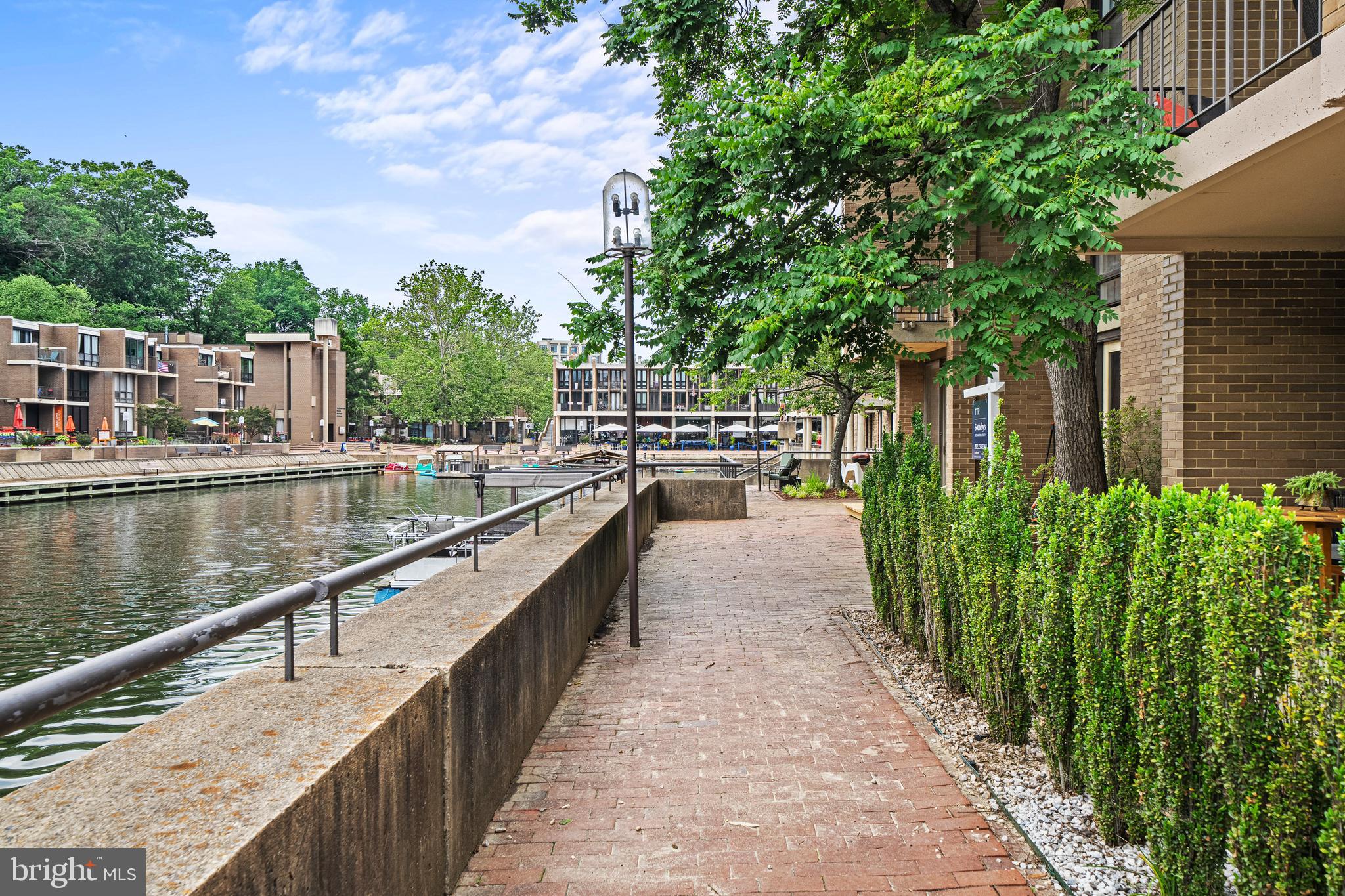 1674 Chimney House Road Reston, VA 20190 - Photo 34 of 39