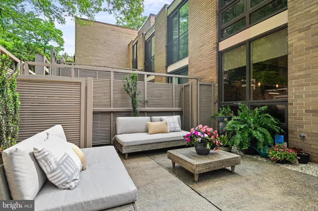 $885,000 | 1674 Chimney House Road, Reston, VA 20190