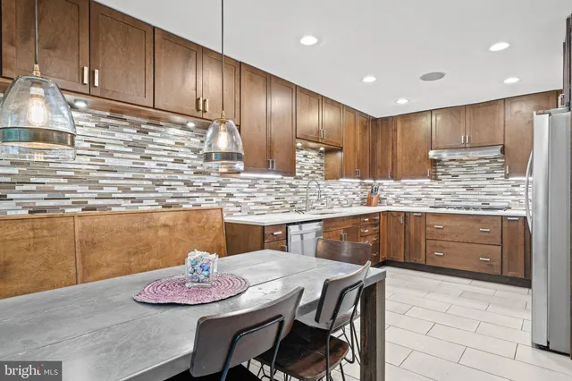 $885,000 | 1674 Chimney House Road, Reston, VA 20190