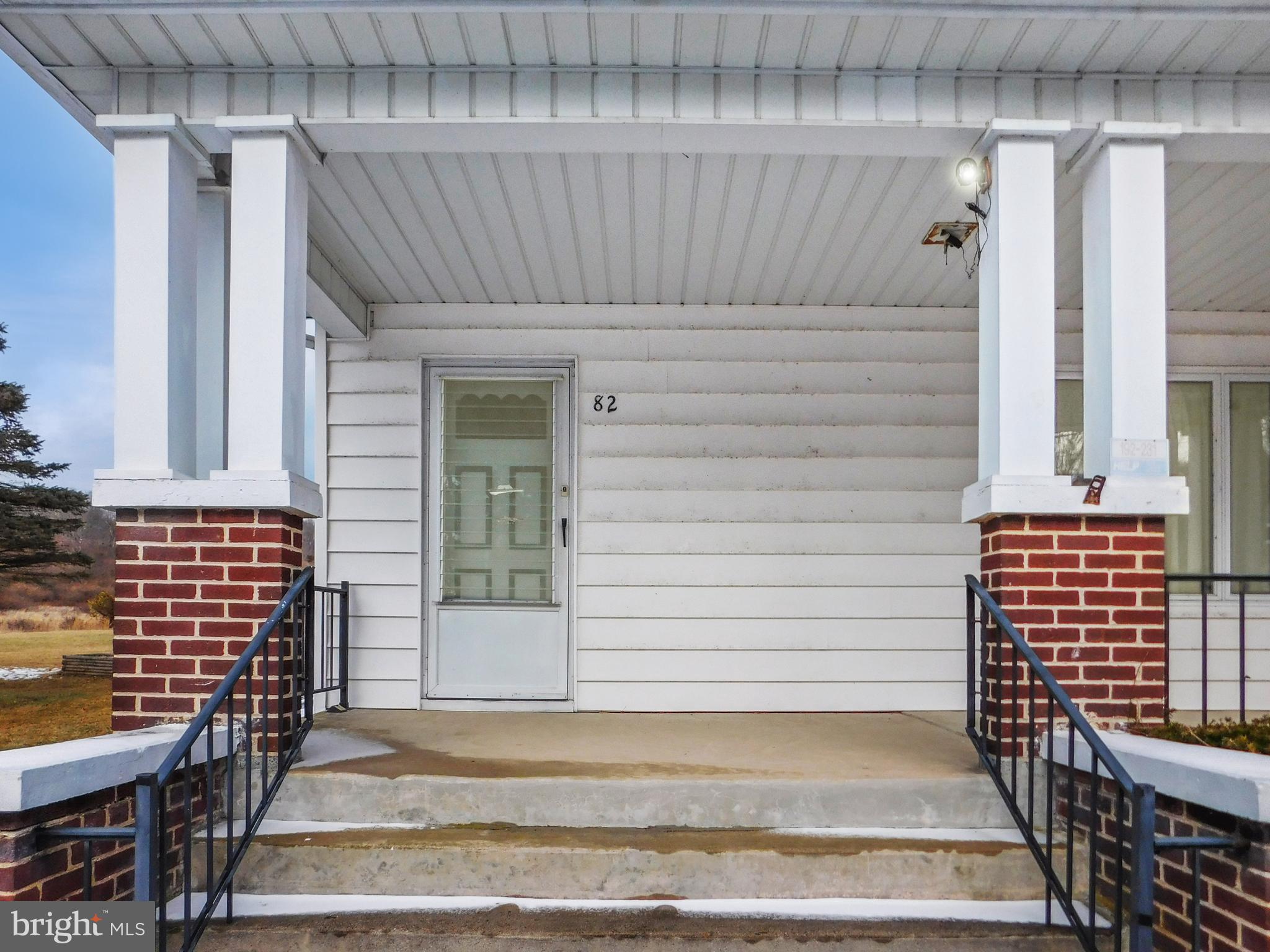 82 River Road Tamaqua, PA 18252 - Photo 5 of 29 Huge concrete front porch