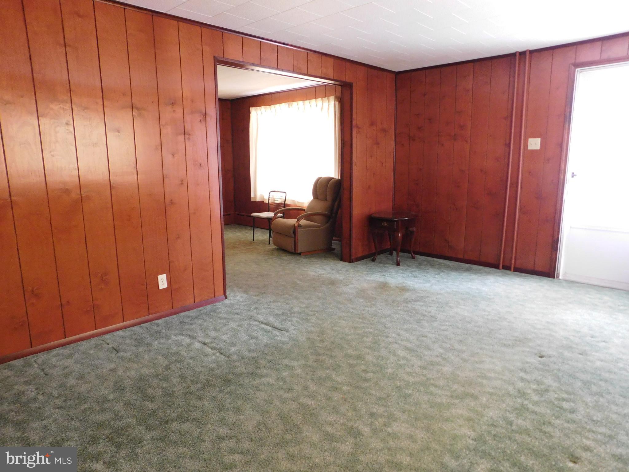 82 River Road Tamaqua, PA 18252 - Photo 7 of 29 Living Room