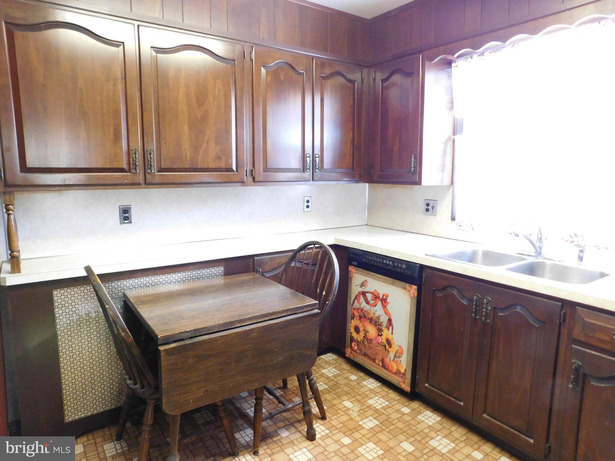 82 River Road Tamaqua, PA 18252 - Photo 9 of 29 Kitchen with appliances