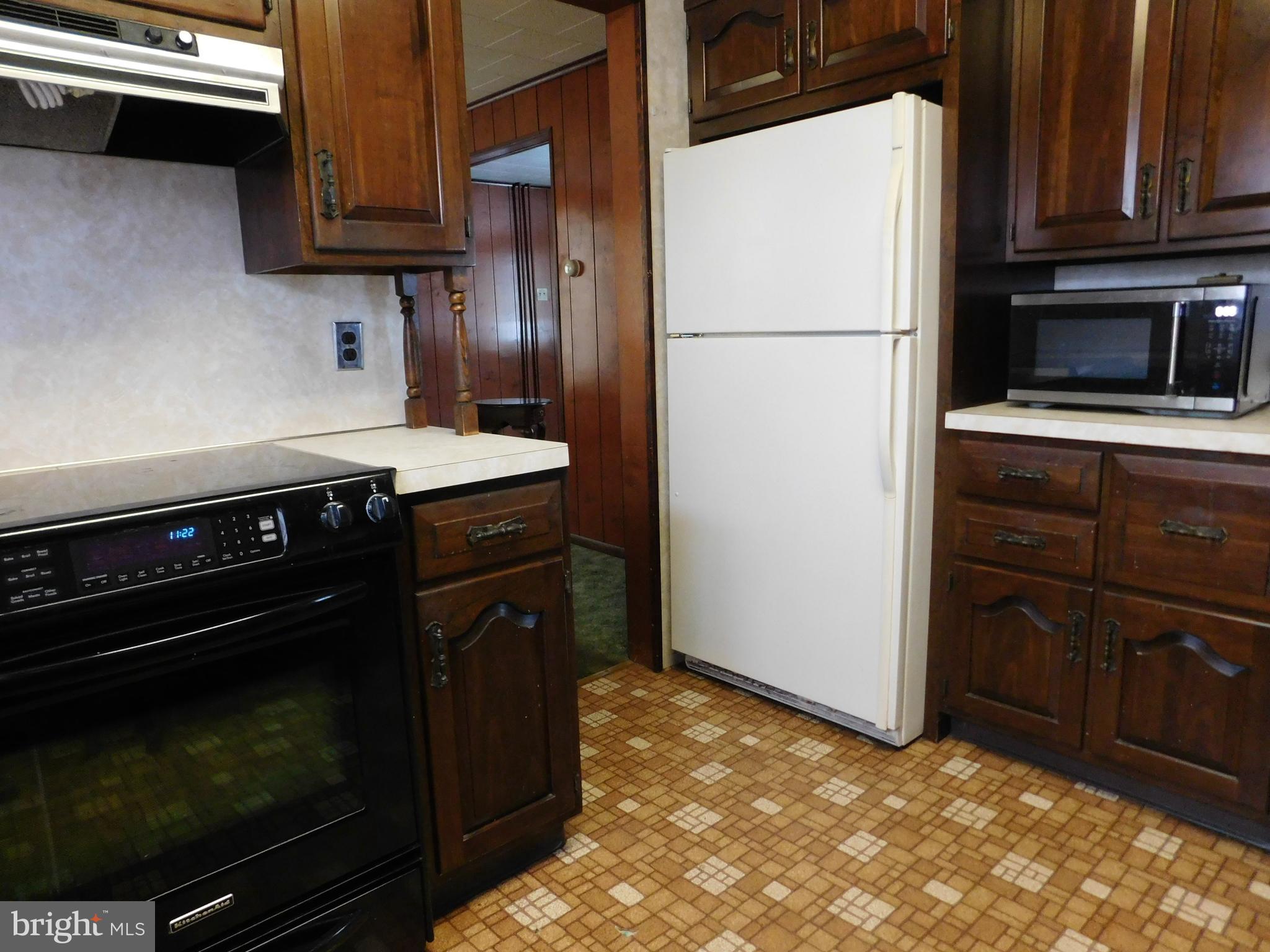 82 River Road Tamaqua, PA 18252 - Photo 10 of 29 Kitchen