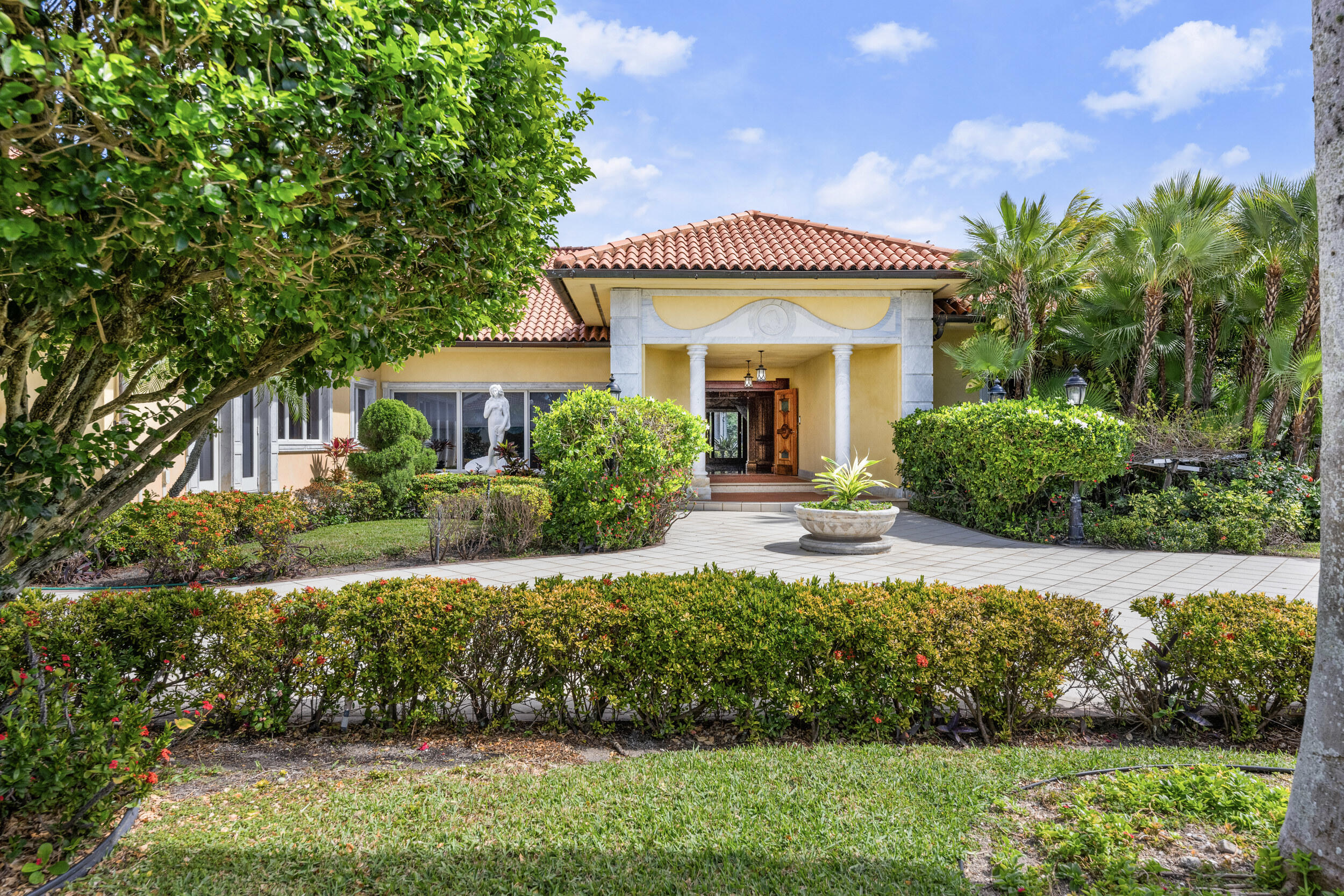 105 Spoonbill Road Manalapan, FL 33462 - Photo 2 of 105 _jjl2657