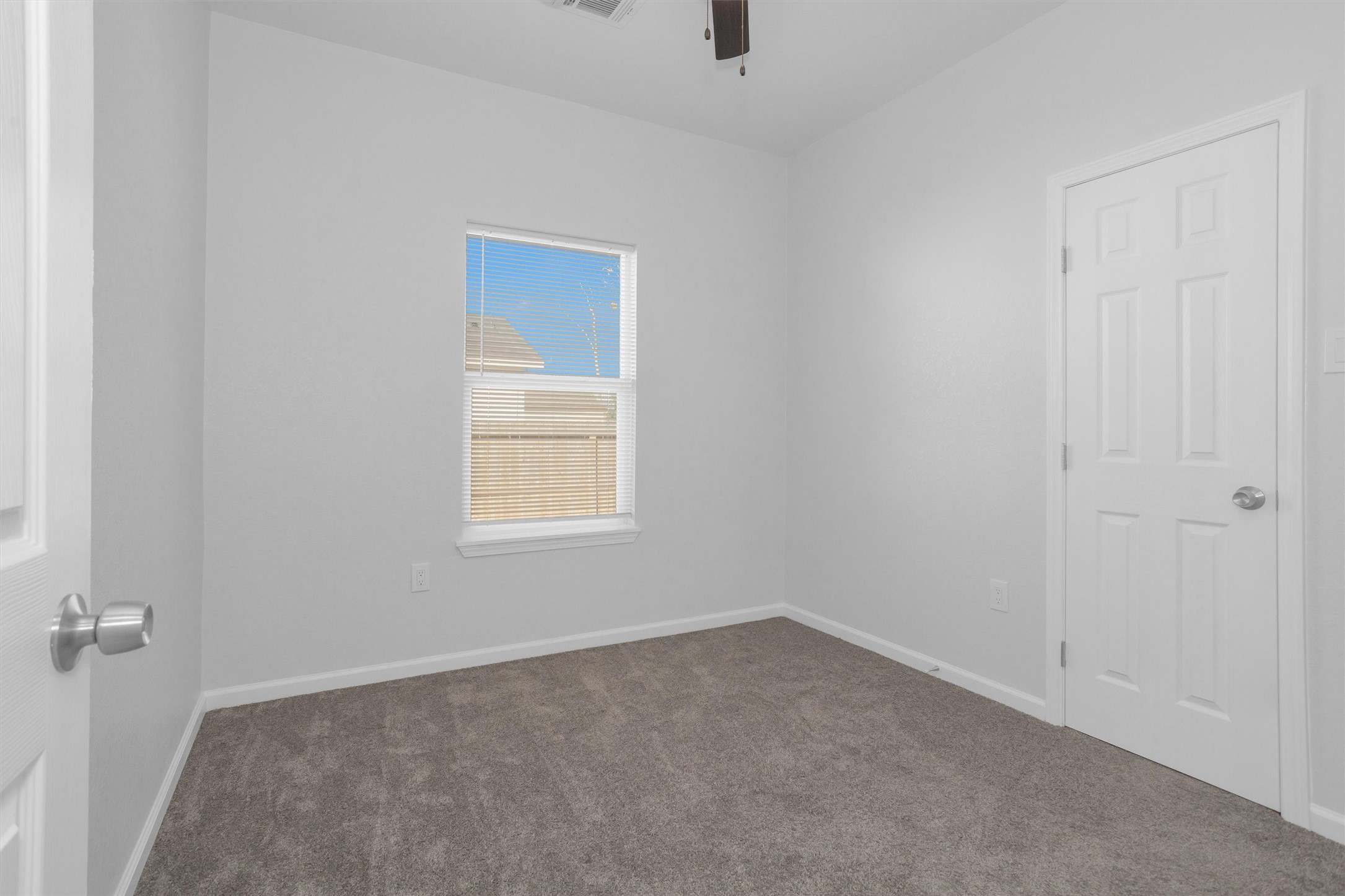 3916 Falls Street Houston, TX 77026 - Photo 12 of 28 an empty room with a window