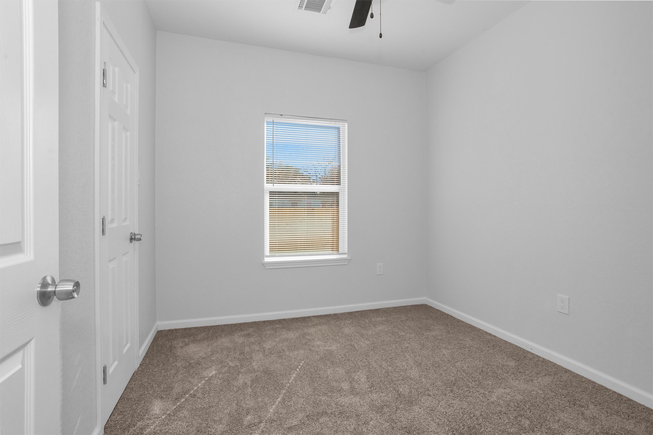 3916 Falls Street Houston, TX 77026 - Photo 24 of 28 an empty room with a window