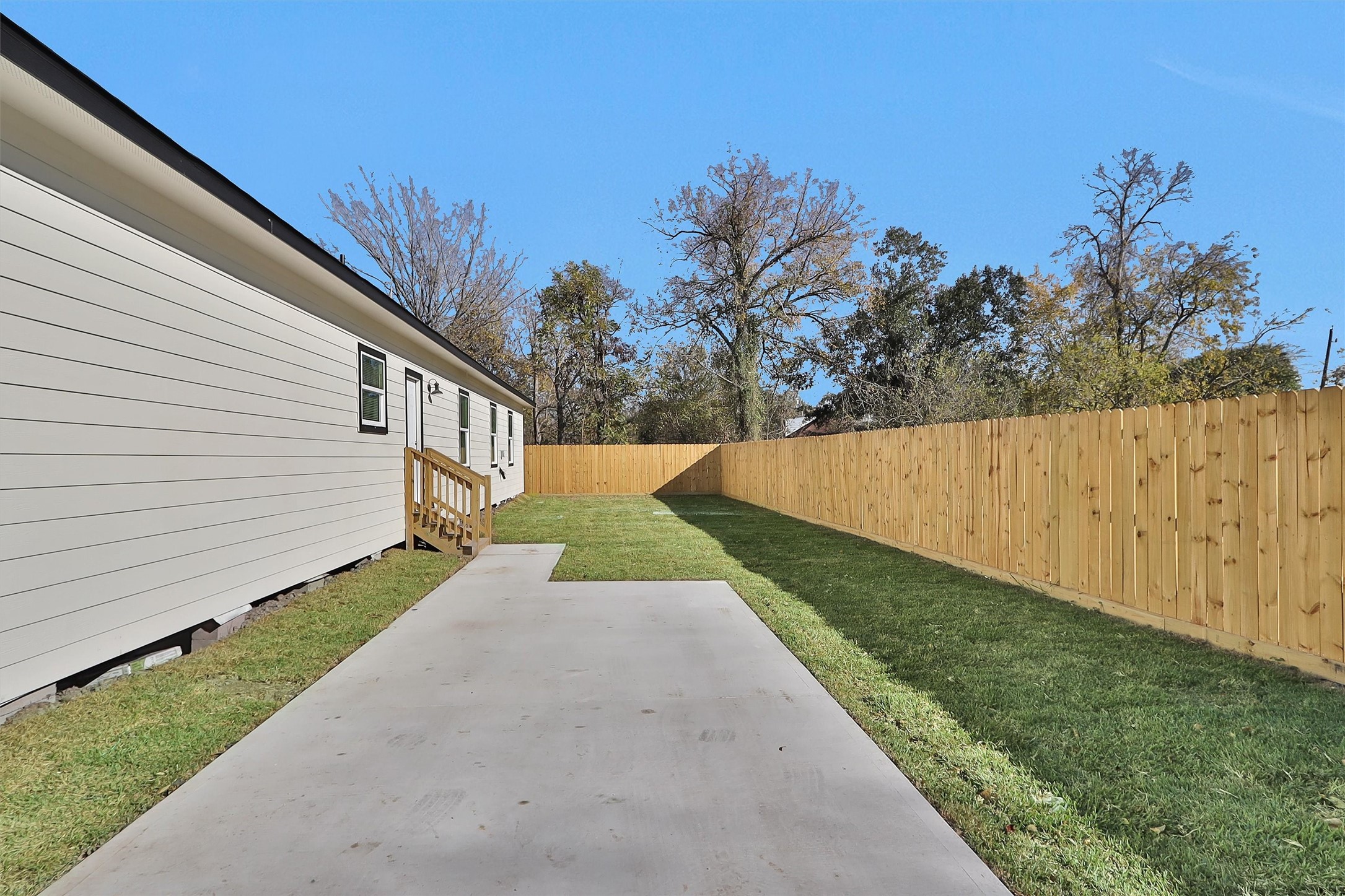 3916 Falls Street Houston, TX 77026 - Photo 27 of 28 a view of backyard with green space