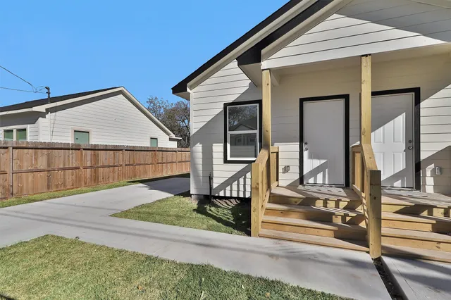 a view of a house with street