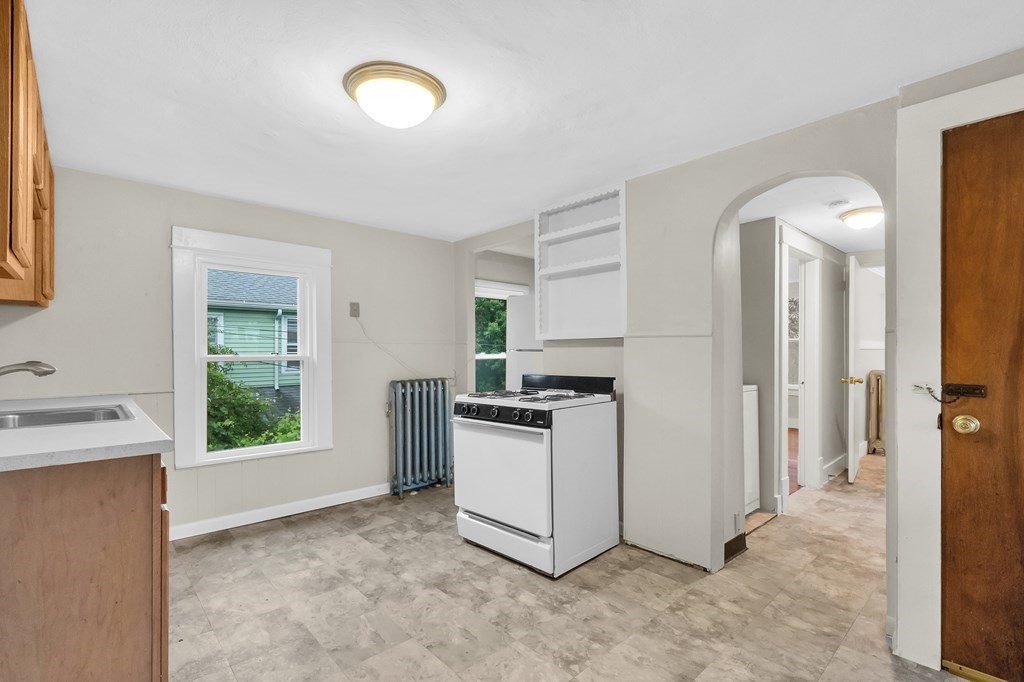 57 Fremont Street Springfield, MA 01105 - Photo 3 of 29 Gallery Image 3