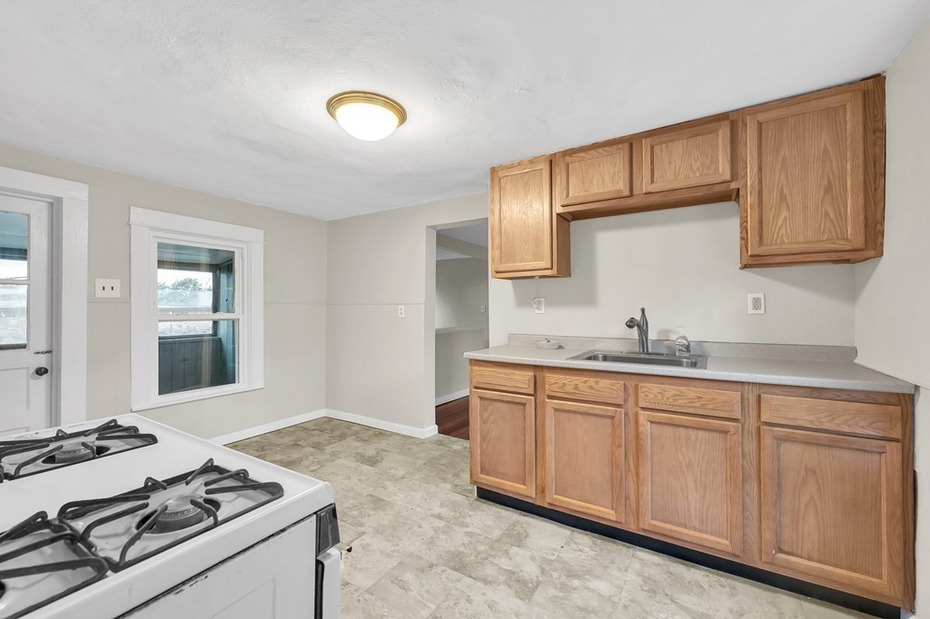 57 Fremont Street Springfield, MA 01105 - Photo 4 of 29 Gallery Image 4