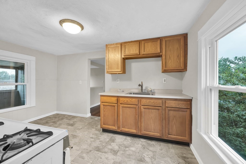 57 Fremont Street Springfield, MA 01105 - Photo 5 of 29 Gallery Image 5