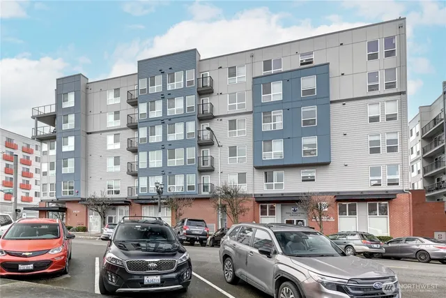 $295,950 | 2824 Grand Avenue, Unit A104, Everett, WA 98201
