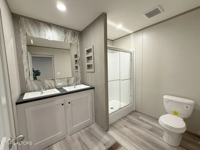 $209,000 | 596 Old Long Hollow Road, La Follette, TN 37766