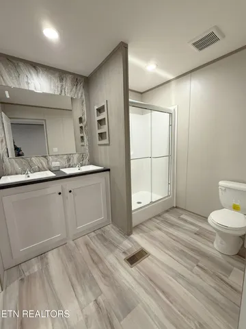 $209,000 | 596 Old Long Hollow Road, La Follette, TN 37766