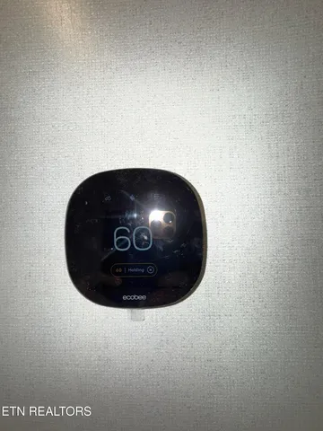 $209,000 | 596 Old Long Hollow Road, La Follette, TN 37766